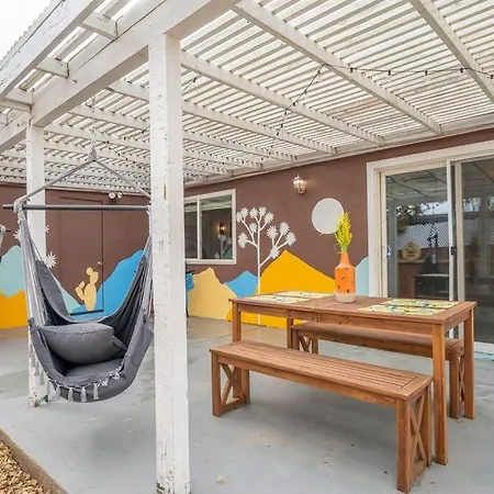 Palm Vista Retreat *Hot Tub/Cowboy Pool/Hammocks* Villa Joshua Tree Exterior photo