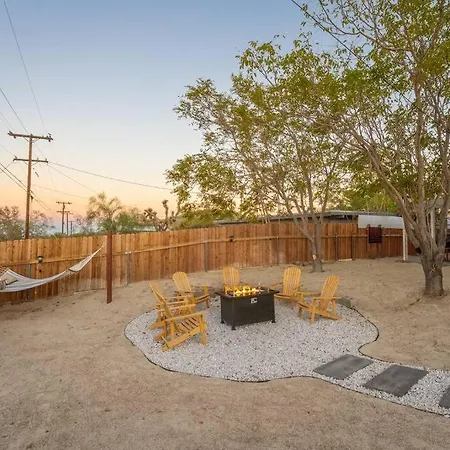 Palm Vista Retreat *Hot Tub/Cowboy Pool/Hammocks* Villa Joshua Tree Exterior photo
