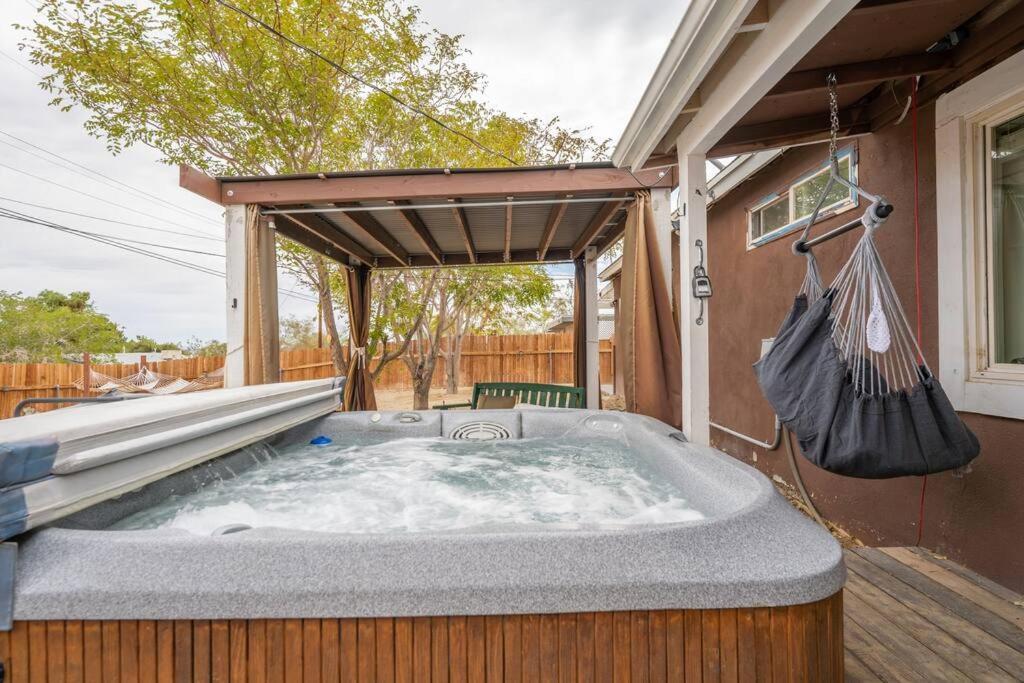 Palm Vista Retreat *hot Tub/cowboy Pool/hammocks* Holiday home *