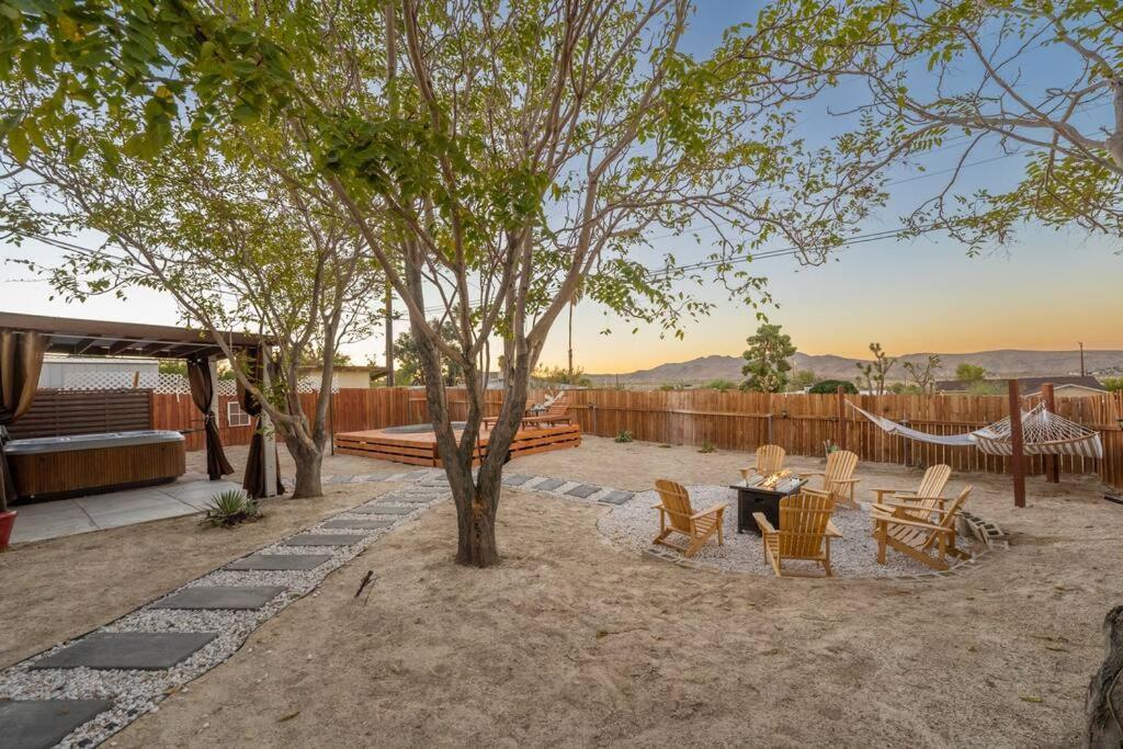 Holiday home Palm Vista Retreat *hot Tub/cowboy Pool/hammocks*